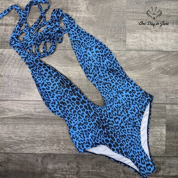 SweatyRocks Sexy Criss Cross Tie Knot Front Deep V One Piece Swimsuit Size M - Picture 3 of 4